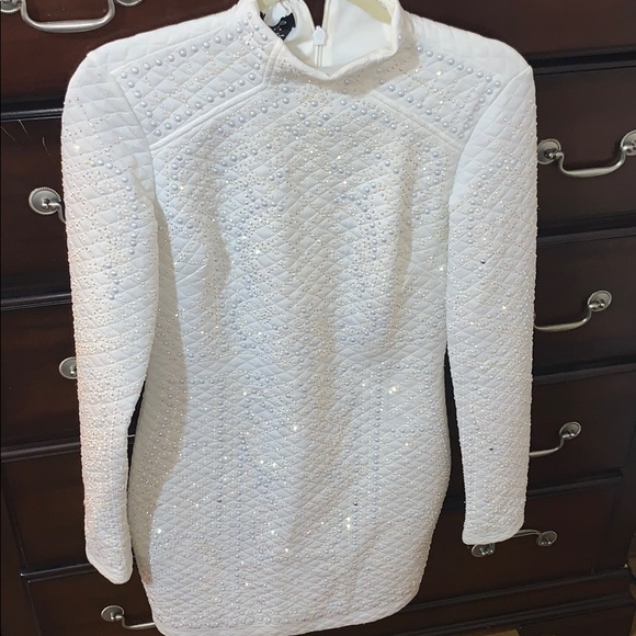 bebe Dresses & Skirts - Sparkly white long sleeve mini dress